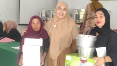 Kadis Koperasi dan UMKM Jeneponto Salurkan Bantuan untuk Warga Miskin Ekstrem, Dukung Program “Jeneponto Bahagia”