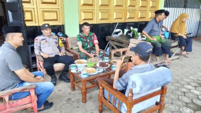 Babinsa Koramil Polut Perkuat Kedekatan dengan Warga Lewat Komsos