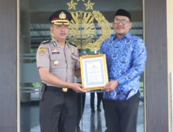 Kabid Humas Diskominfo Jeneponto Terima Penghargaan Kapolres, Sinergi Informasi Publik Diapresiasi