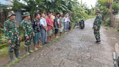 Koramil Galesong Bangkitkan Semangat Gotong Royong, Warga Bersihkan Jalan Poros Bontokassi