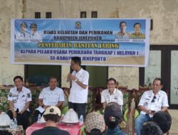 Bupati Jeneponto Serahkan Bantuan Jaring untuk Nelayan Pesisir Bonto Bahari