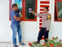 Bhabinkamtibmas Su’rulangi Edukasi Warga soal Layanan Darurat Polisi 110 di Kantor Desa