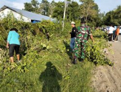 Danramil Pattallassang Turun Langsung, TNI dan Warga Sabintang Gotong Royong Bersihkan Drainase