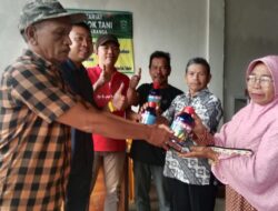 Genjot Swasembada Pangan, Kelompok Tani Bungung Paranga Salurkan Bantuan Pestisida ke Anggota
