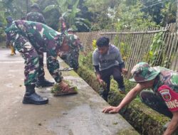 Koramil Galesong Turun Langsung, Warga Kalebentang Gotong Royong Bersihkan Lingkungan