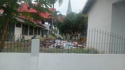 Gedung DPRD Takalar Dikeluhkan Kotor, Tumpukan Sampah Jadi Sorotan Warga