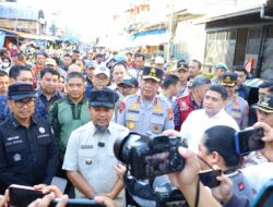 Kapolda Sulsel dan Gubernur Turun Langsung ke Pasar Terong, Pastikan Harga Sembako Tetap Stabil Jelang Ramadan