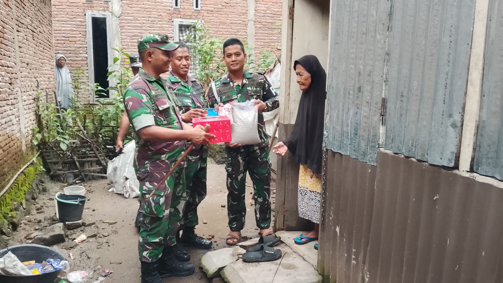 Tak Sekadar Beri Sembako, Dandim Takalar Siap Wujudkan Bedah Rumah untuk Lansia 80 Tahun 1 IMG 20260224 WA0023 l Update Sulsel