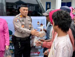 Sat Binmas Polres Takalar Tebar Takjil, Perkuat Kedekatan dengan Warga