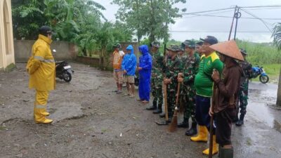 Hujan Deras Guyur Takalar, Koramil Polsel dan Warga Rajaya Kompak Bersihkan Drainase Cegah Banjir