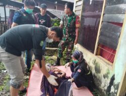 Babinsa Pattallassang Sigap Evakuasi Lansia Hidup Sebatang Kara ke RSUD Takalar