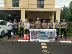 Propam Polres Takalar Berbagi Takjil, Ratusan Pengendara Nikmati Berkah Ramadan di Depan Mapolres