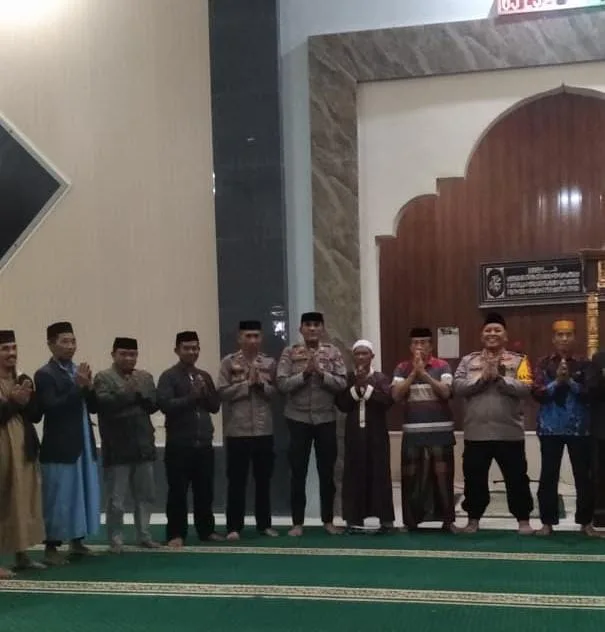 Kapolres Jeneponto Sahur Bersama Warga Rumbia, Pererat Silaturahmi dan Jaga Kamtibmas di Bulan Ramadan 1 Kapolres Jeneponto Sahur Bersama Warga Rumbia, Pererat Silaturahmi dan Jaga Kamtibmas di Bulan Ramadan