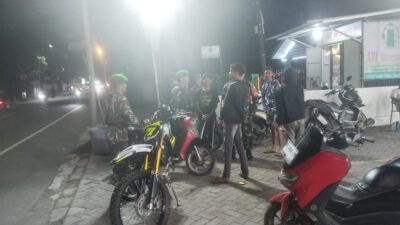 Personel Koramil Polut Gelar Patroli Bersama FKPPI, LINMAS, dan Tokoh Masyarakat