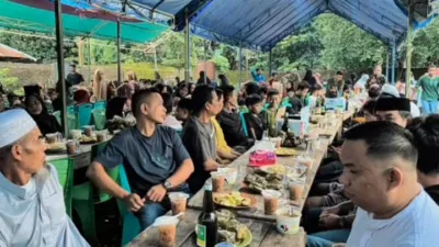 Ratusan Warga Hadiri Buka Puasa Bersama di Kediaman Tokoh Masyarakat Paraikatte