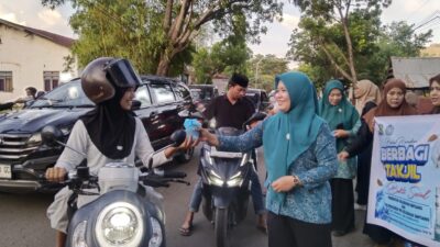 Berkah Ramadan 1447 H, Lurah Empoang Bersama TP PKK Berbagi Takjil dan Gelar Buka Puasa Bersama Warga