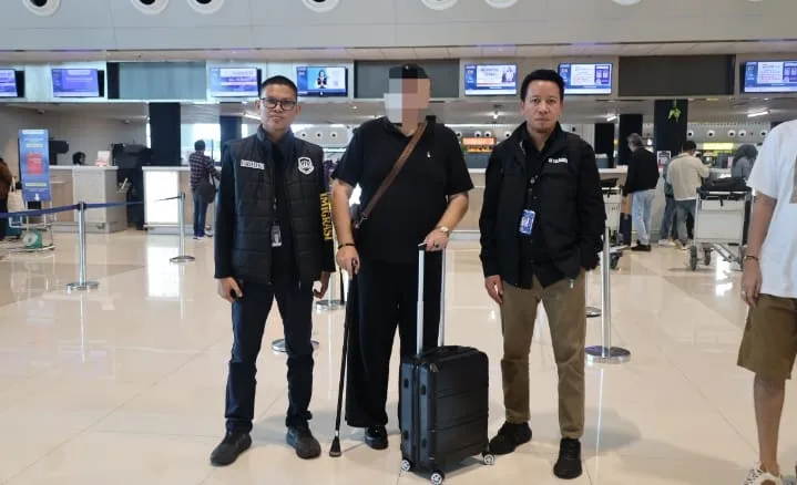 Overstay Lebih 60 Hari, WNA Asal Austria Dideportasi Imigrasi Makassar 1 WNA Asal Austria Dideportasi Imigrasi Makassar