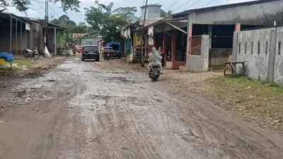 Jalan Poros Sileo Rusak Parah, Warga Paraikatte Gowa Desak Pemerintah Segera Bertindak