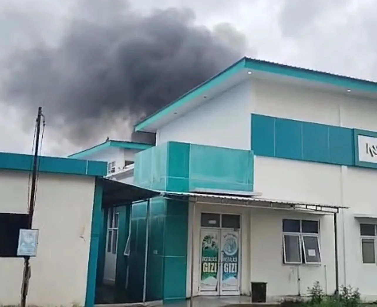 Breaking News: Gedung RS Padjonga Takalar Terbakar 1 Breaking News: Gedung RS Padjonga Takalar Terbakar