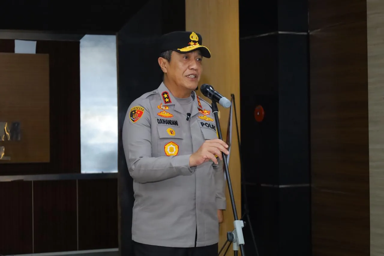 Kapolda Sulsel Pimpin Apel dan Halal Bihalal, Perkuat Soliditas Personel Pasca Idul Fitri 1 Kapolda Sulsel Pimpin Apel dan Halal Bihalal, Perkuat Soliditas Personel Pasca Idul Fitri