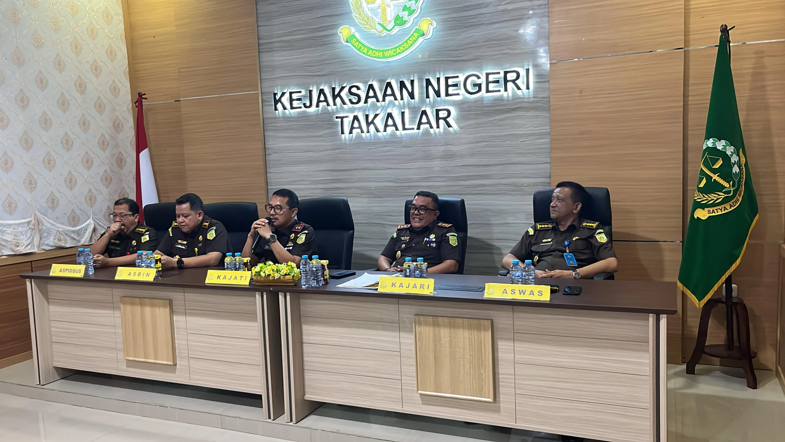 Hari Pertama Kerja, Kajati Sulsel Sidak Kejari Takalar: Tegas, Tak Ada Tambahan Libur! 1 Hari Pertama Kerja, Kajati Sulsel Sidak Kejari Takalar: Tegas, Tak Ada Tambahan Libur!