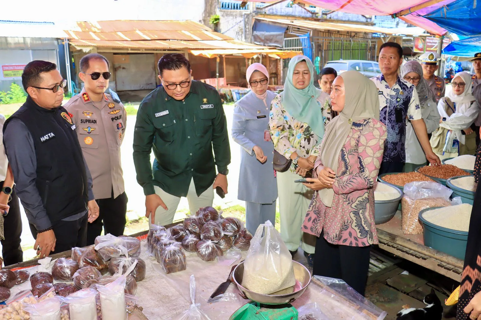 Bapanas dan Polres Takalar Sidak Pasar, Harga dan Mutu Pangan Diawasi Ketat Pasca Lebaran 1 Bapanas dan Polres Takalar Sidak Pasar, Harga dan Mutu Pangan Diawasi Ketat Pasca Lebaran