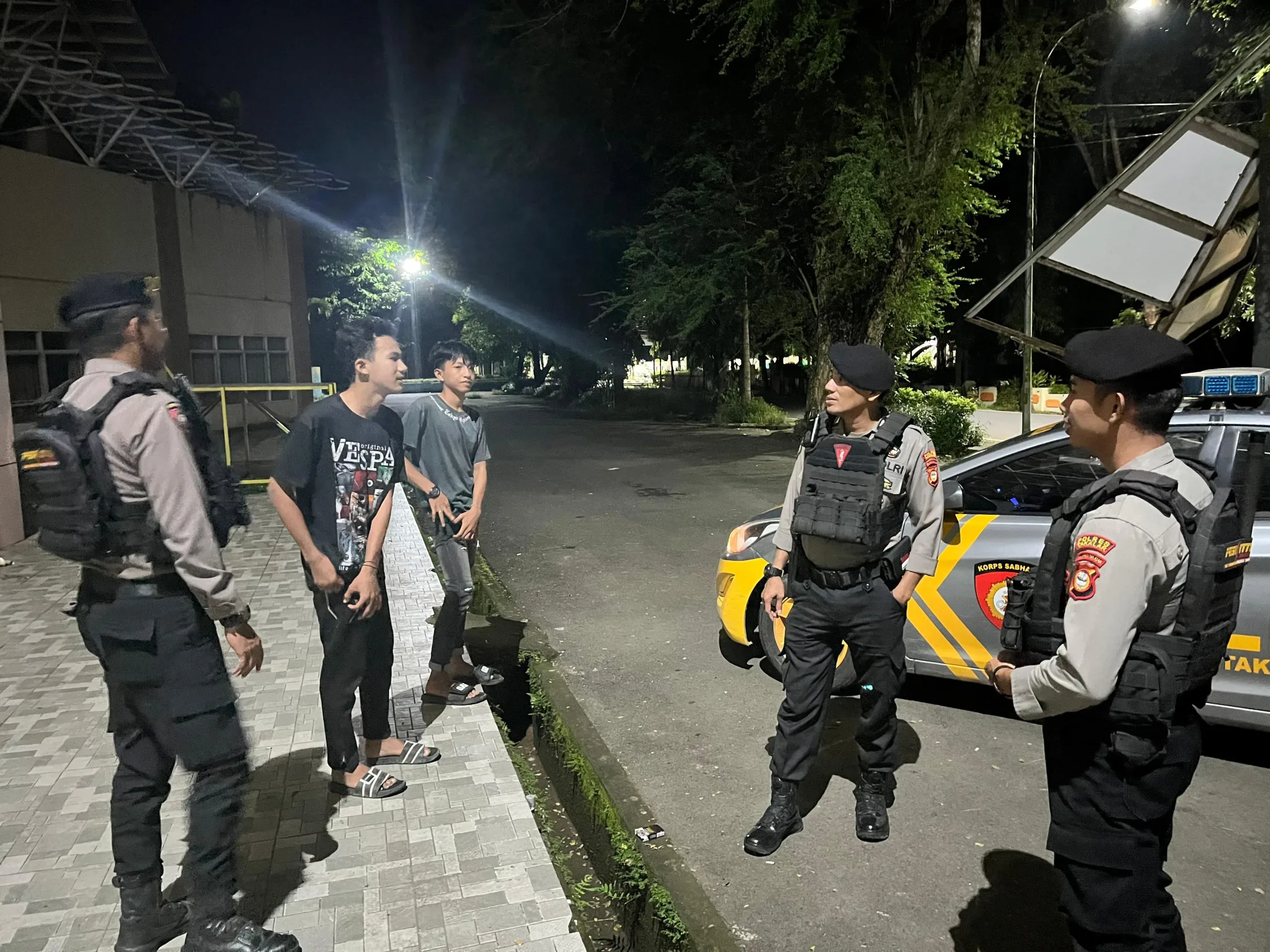 Blue Light Akhir Pekan, Patroli Perintis Presisi Takalar Tertibkan Kerumunan Pemuda 1 Blue Light Akhir Pekan, Patroli Perintis Presisi Takalar Tertibkan Kerumunan Pemuda