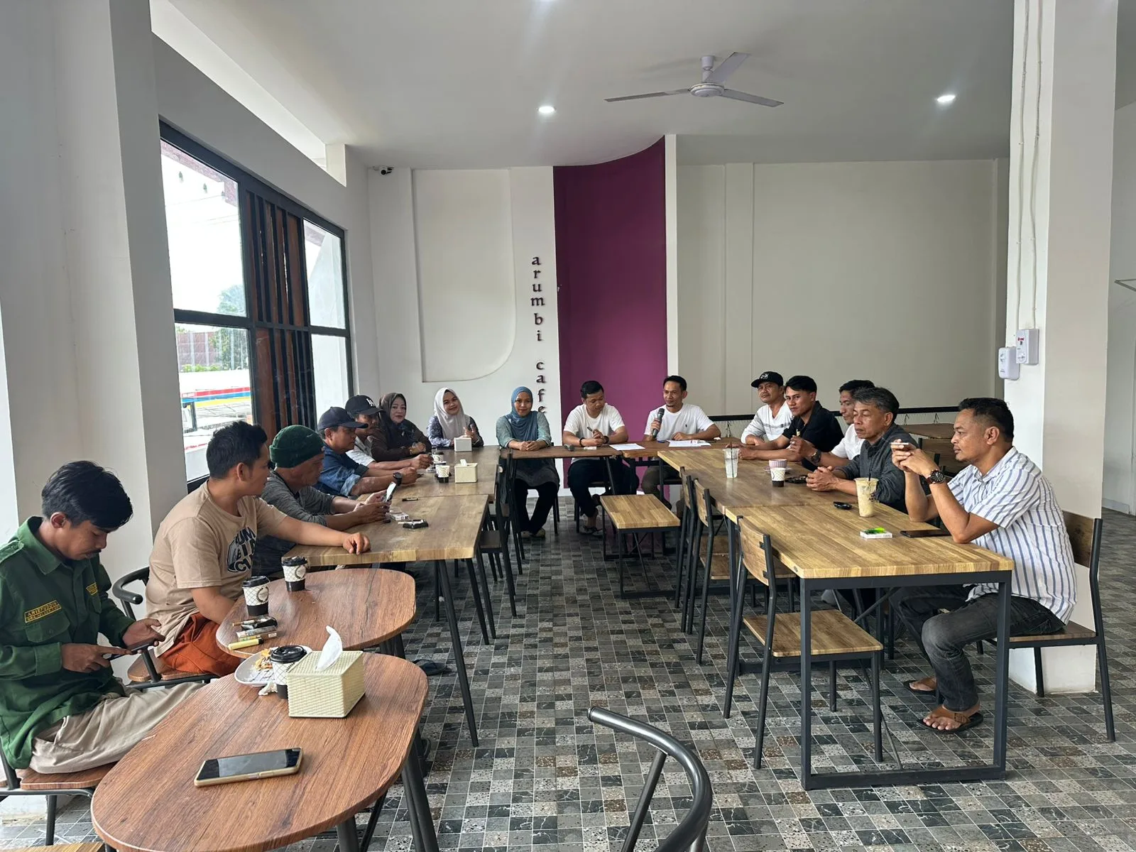 Kebersamaan Menguat di Rumbia: Tiga Anggota DPRD Jeneponto Hadiri Rapat Koordinasi Bupati Cup 1 1 Kebersamaan Menguat di Rumbia: Tiga Anggota DPRD Jeneponto Hadiri Rapat Koordinasi Bupati Cup 1