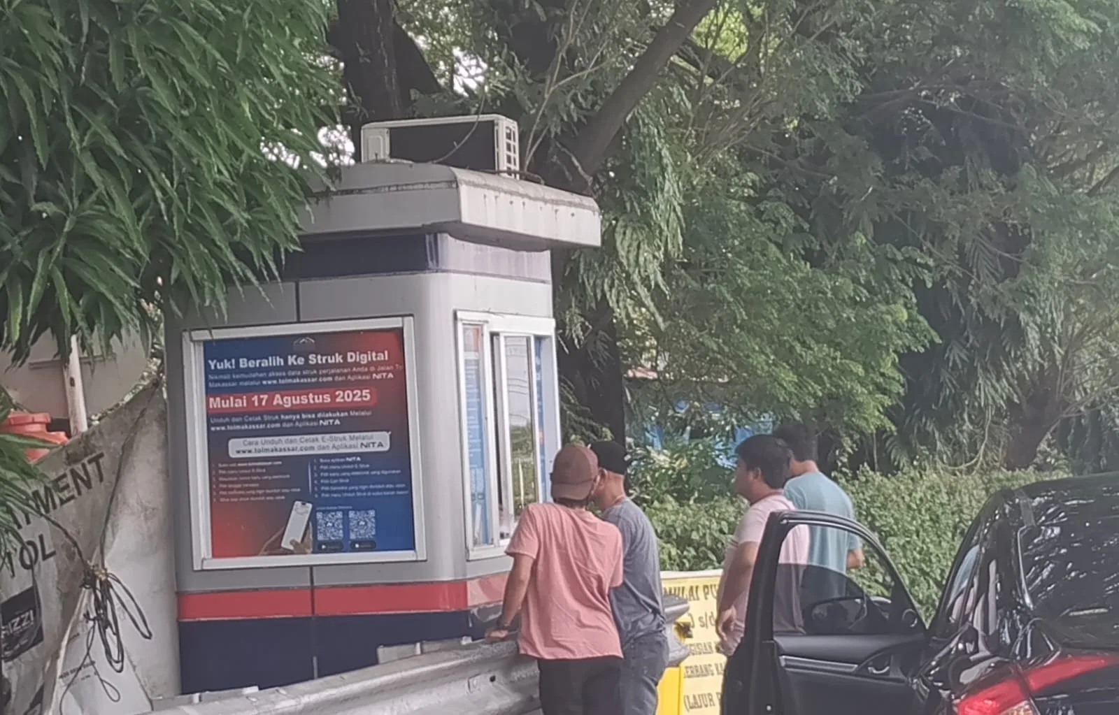 Info Penting! Pelayanan Top up e-Money di Tol Makassar Dikeluhkan 1 Pelayanan Top Up e-Money di Tol Makassar Dikeluhkan