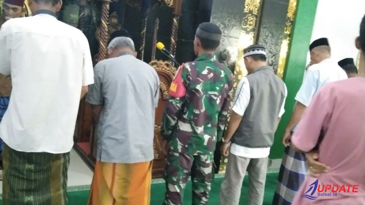 Shalat Subuh Berjamaah Media Komsos Babinsa Koramil Marbo dengan Warganya