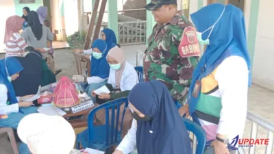 Babinsa Kelurahan Palleko Pantau Skrining Faktor Risiko PTM