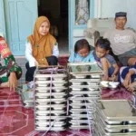 Babinsa Desa Lassang Dampingi Pendistribusian Makan Bergizi Gratis Untuk Siswa Sekolah