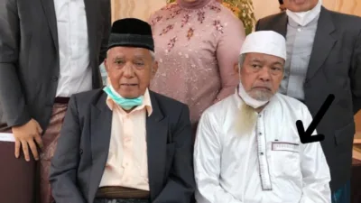 Duka Mendalam Selimuti Lakasi Big Family, H. Asrar bin Lakasi Berpulang 5 Duka Mendalam Selimuti Lakasi Big Family, H. Asrar bin Lakasi Berpulang