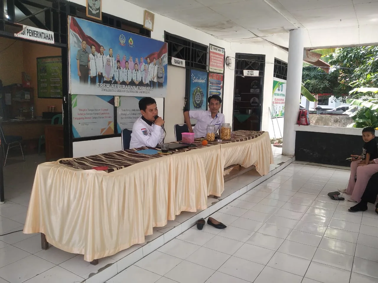 Silaturahmi Lurah Empoang Bersama Kader Posyandu dan TPK, Perkuat Sinergi Demi Kesejahteraan Warga 1 Silaturahmi Lurah Empoang Bersama Kader Posyandu dan TPK, Perkuat Sinergi Demi Kesejahteraan Warga