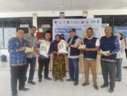 Launching Bantuan Pangan di Empoang, Warga Kurang Mampu Mulai Terima Sembako