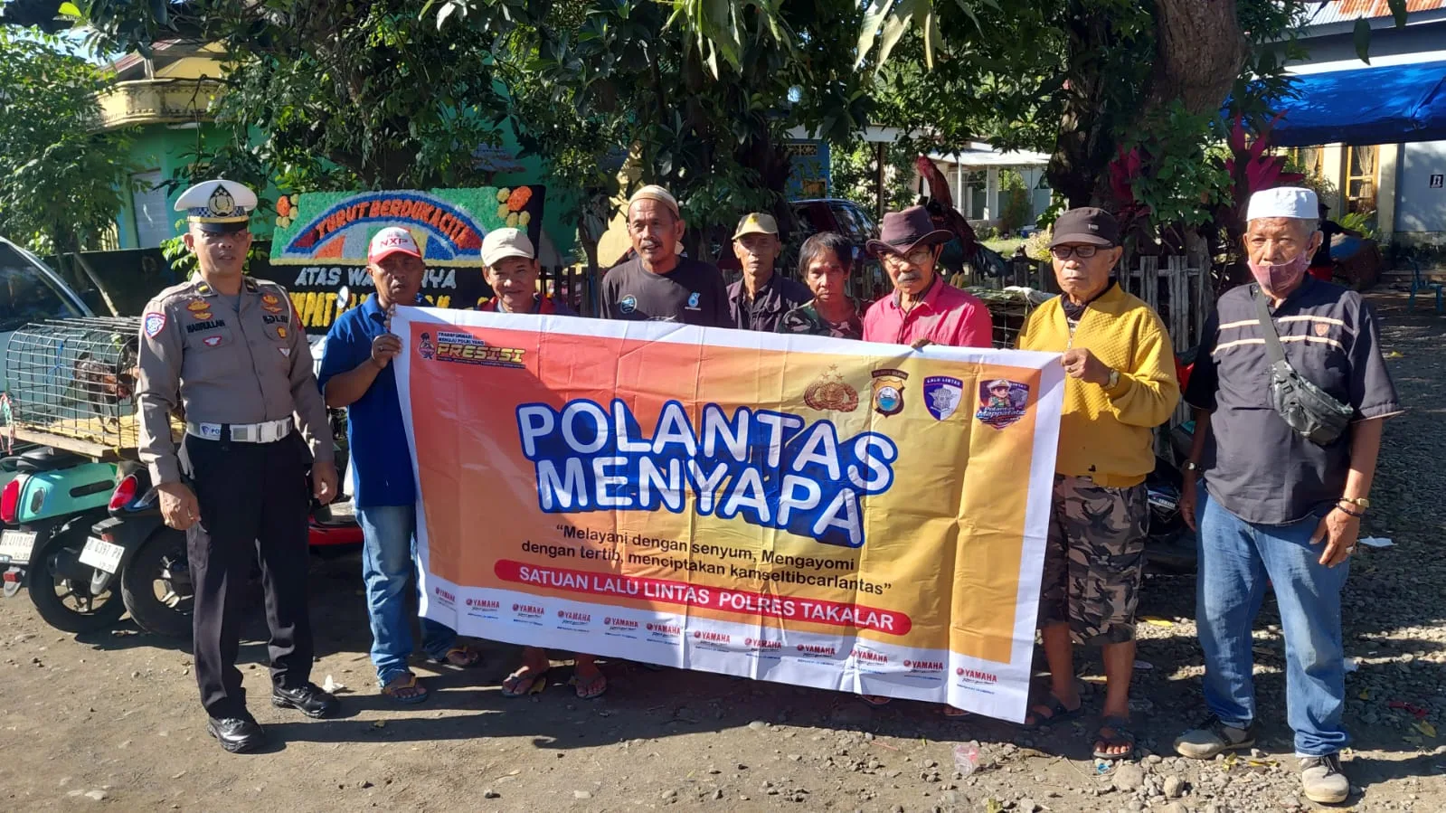 Satlantas Takalar Edukasi Warga di Pasar Lengkese, Gaungkan Tertib Lalu Lintas Lewat “Mappatabe” 1 Satlantas Takalar Edukasi Warga di Pasar Lengkese, Gaungkan Tertib Lalu Lintas Lewat “Mappatabe”