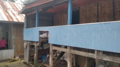 Bedah Rumah Kembali Hadir di Desa Rumbia, Bukti Sinergi Pemdes dan DPR RI untuk Warga Kurang Mampu