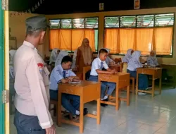 Polisi Kawal Pelaksanaan UAS di SMA Negeri 6 Takalar, Situasi Berlangsung Aman dan Kondusif