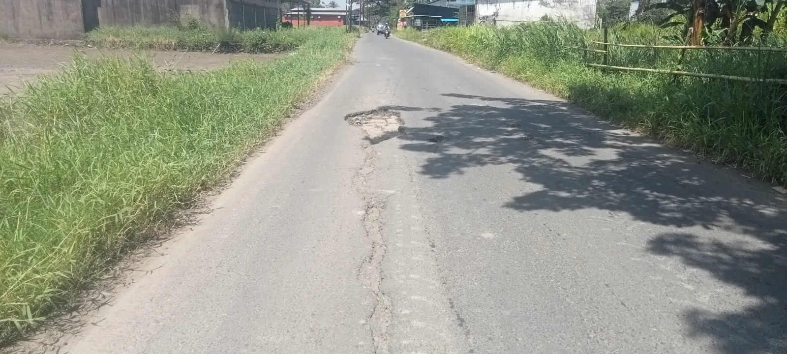 Aspal Baru 5 Bulan Rusak, Proyek Jalan di Takalar Tuai Sorotan Warga