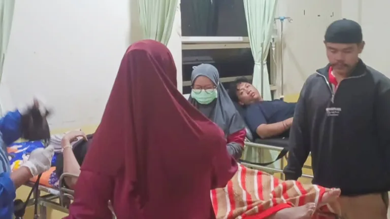 Pelayanan Gercep, Kapus Tompobulu Tangani Mahasiswa Korban Kecelakaan di Bontotiro