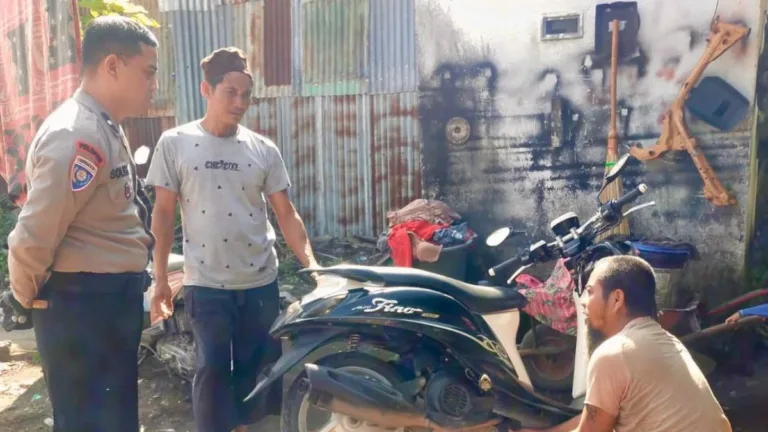 Bhabinkamtibmas Sanrobone Gencarkan DDS, Warga Diajak Jauhi Miras dan Judi