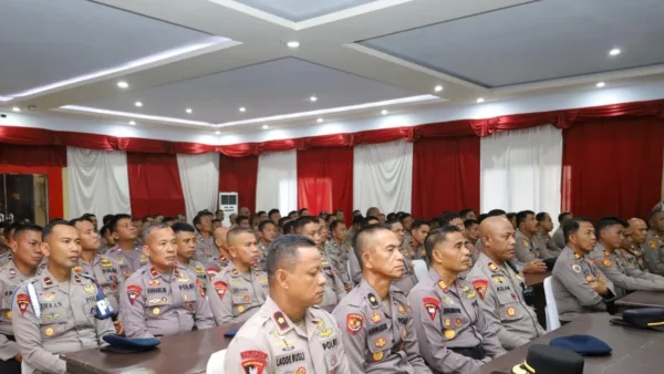 Kapolda Sulsel Berikan Pengarahan kepada Personel Polres Luwu Utara, Tekankan Profesionalitas dan Disiplin Anggota
