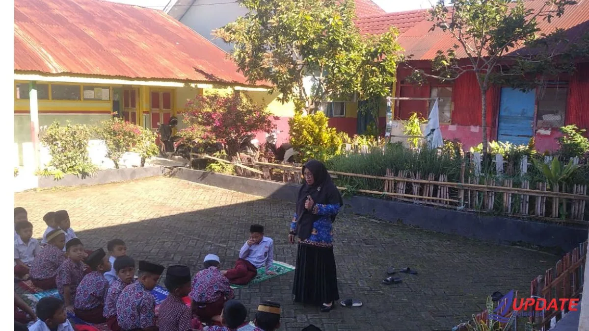 Bangun Karakter Sejak Dini, SDN Sarrongin 21 Gelar Shalat Dhuha Berjamaah dan Bagikan Al-Qur’an Gratis