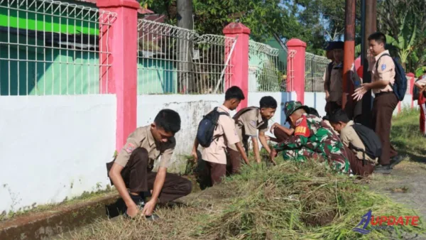 Ratusan Warga dan Pelajar Padati SMPN 1 Polut, Danramil Pimpin Aksi Bersih Lingkungan