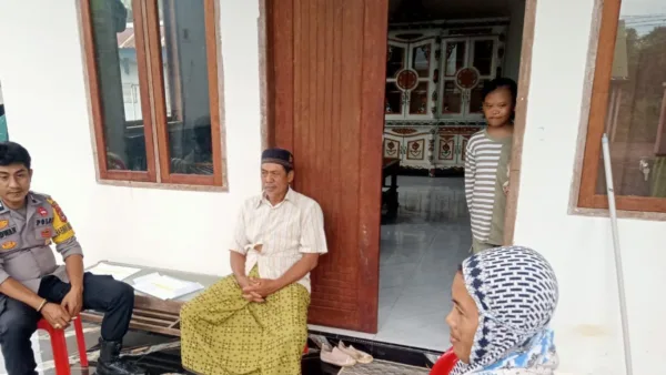 Bhabinkamtibmas Bontokadatto Sambangi Warga, Perkuat Sinergi Jaga Kamtibmas di Takalar