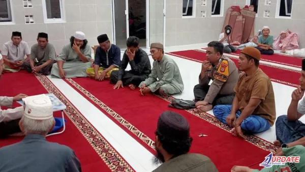 Hadiri Pengajian Fiqih Sholat, Bhabinkamtibmas Desa Bontosunggu Ajak Warga Perkuat Kamtibmas