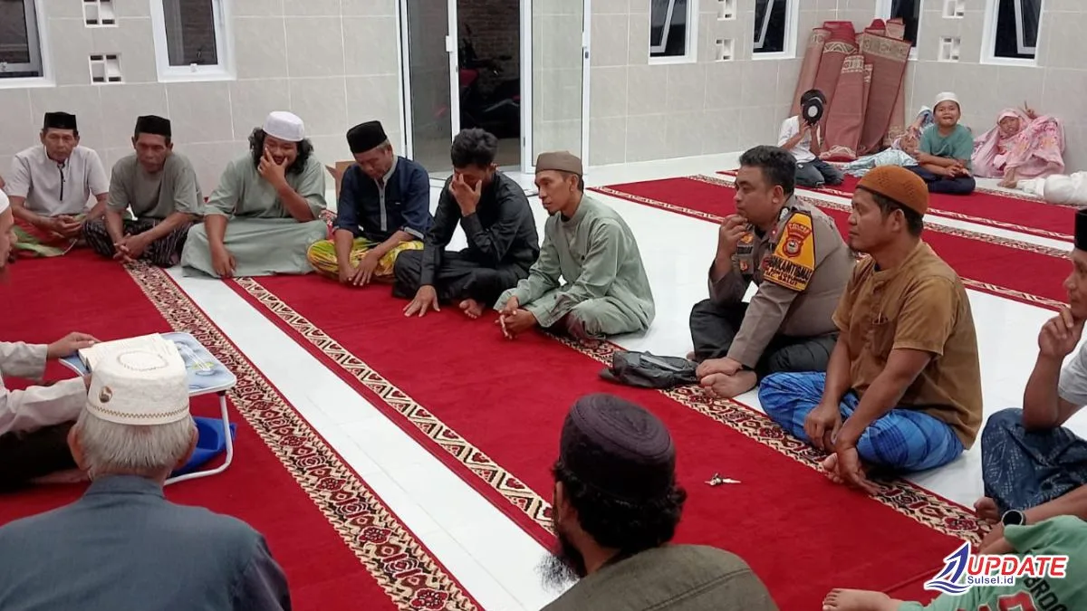 Hadiri Pengajian Fiqih Sholat, Bhabinkamtibmas Desa Bontosunggu Ajak Warga Perkuat Kamtibmas