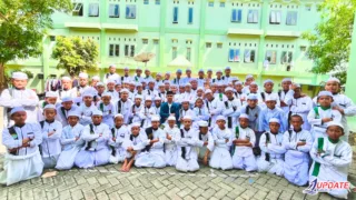 Bachtiar Adnan Kusuma, Persembahkan Buku “Di Negeri Para Perindu Ilmu” Santri Iddadiyah Dari Bukit Tonrongnge