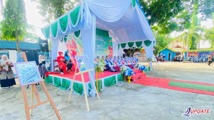 Riuh Tepuk Tangan Iringi Gelar Karya SMAN 3 Takalar, Siswa Tampilkan Kreativitas Terbaik 7 Riuh Tepuk Tangan Iringi Gelar Karya SMAN 3 Takalar, Siswa Tampilkan Kreativitas Terbaik