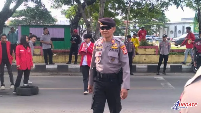 Kawal Ketat Aksi Demo Dugaan Keracunan MBG di Rumbia, Kasat Sabhara dan Kanit Tipikor Polres Jeneponto Turun Langsung. 6 2 20260522 172840 0001 l Update Sulsel